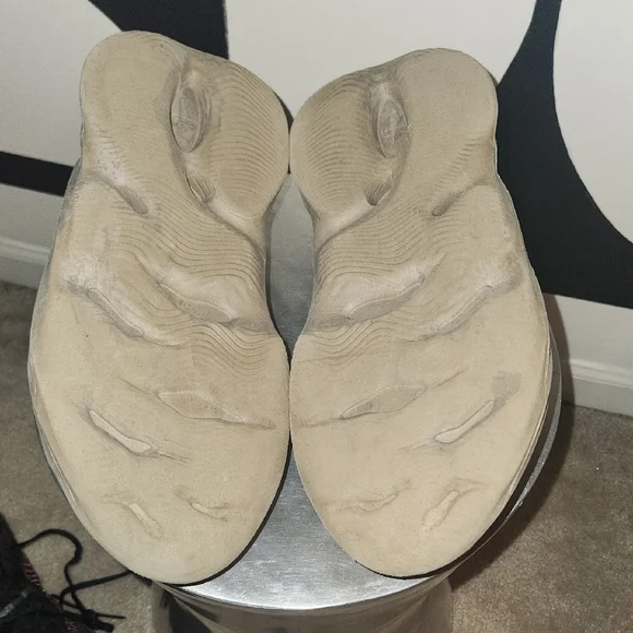 Adidas YZY Foam RNNR Stone Taupe Color - Picture 6 of 6